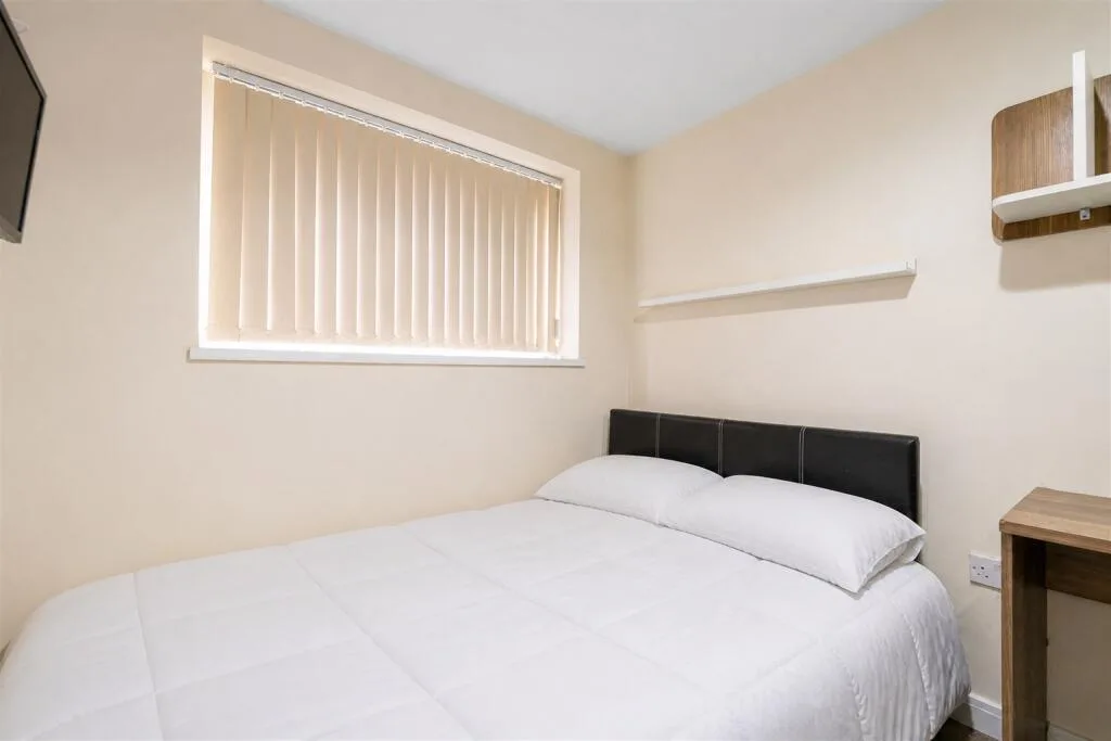 6 bedroom house for rent