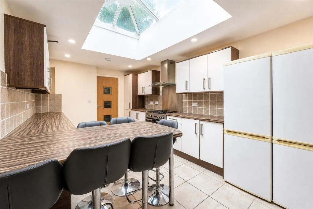 6 bedroom house for rent
