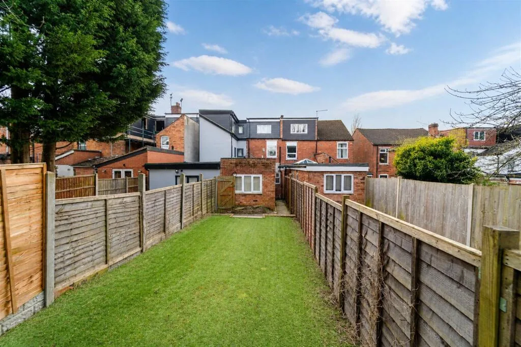 6 bedroom house for rent