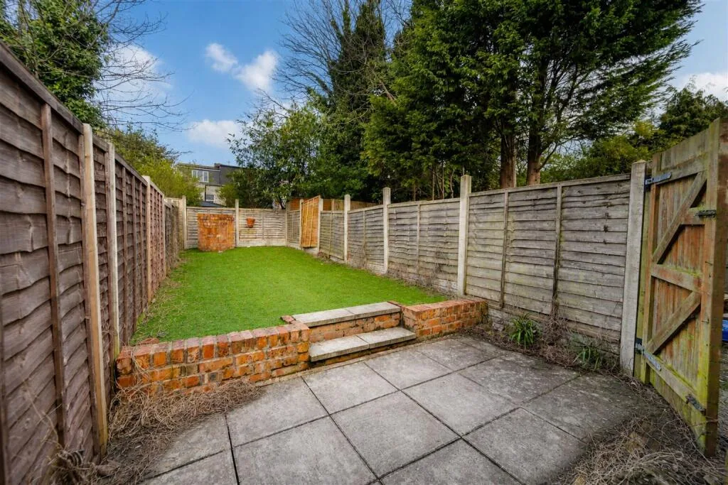 6 bedroom house for rent