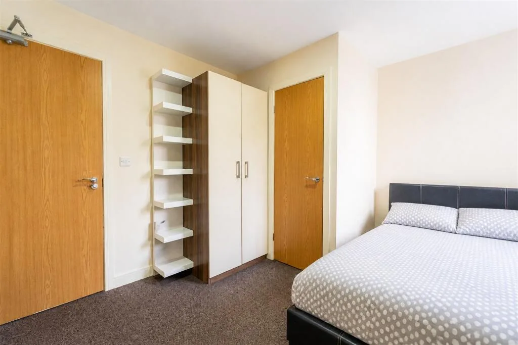 6 bedroom house for rent