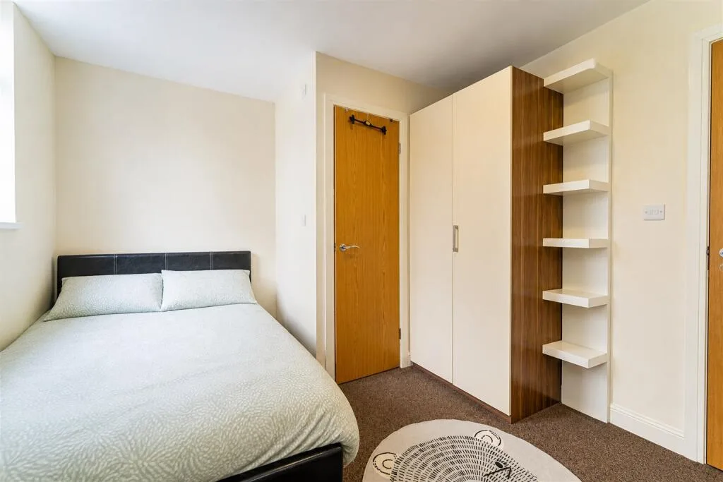 6 bedroom house for rent