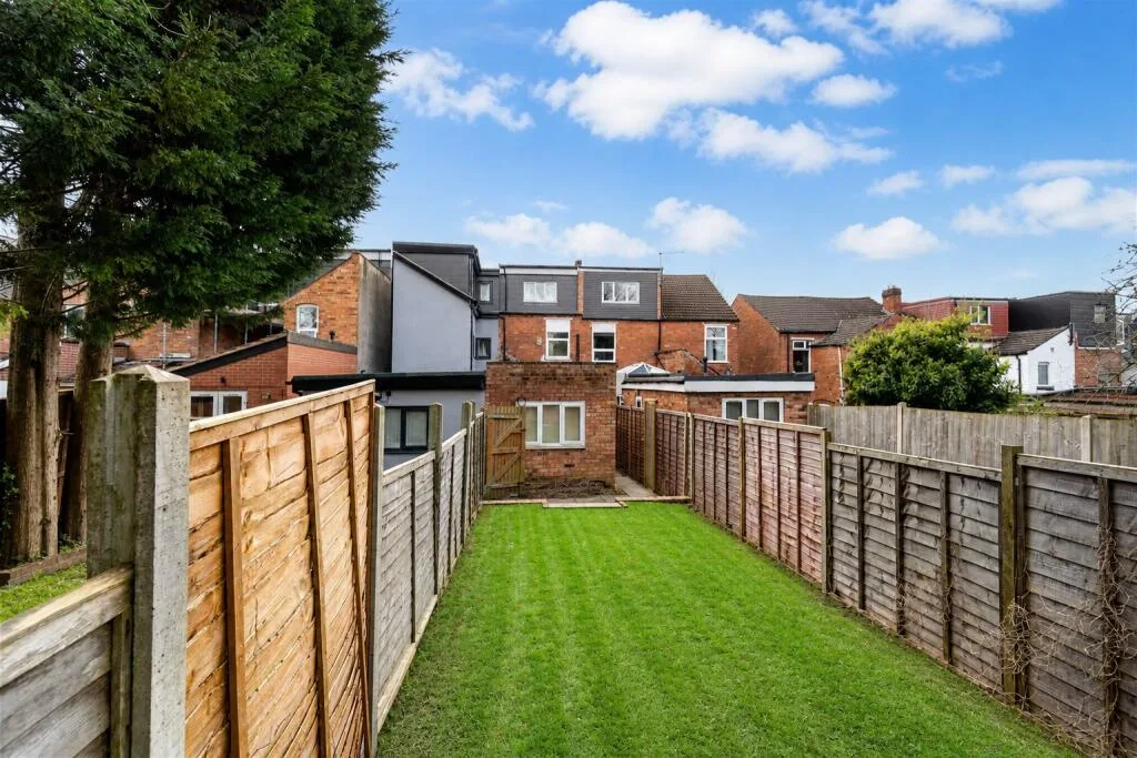 6 bedroom house for rent
