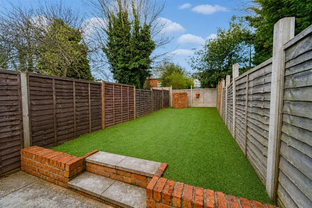 6 bedroom house for rent