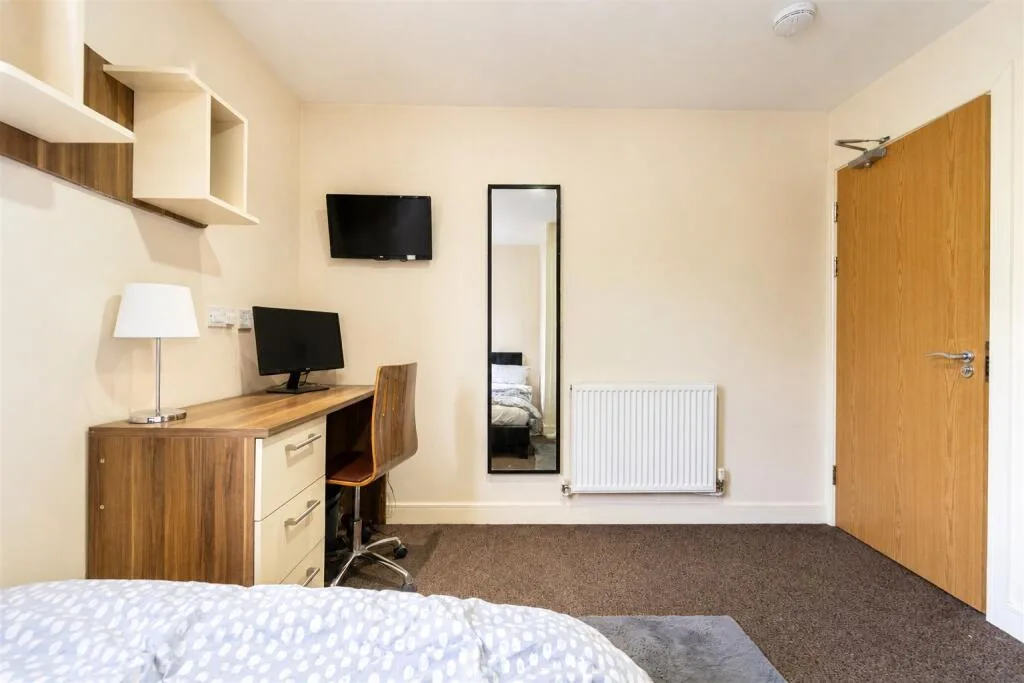 6 bedroom house for rent