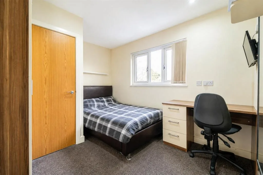 6 bedroom house for rent