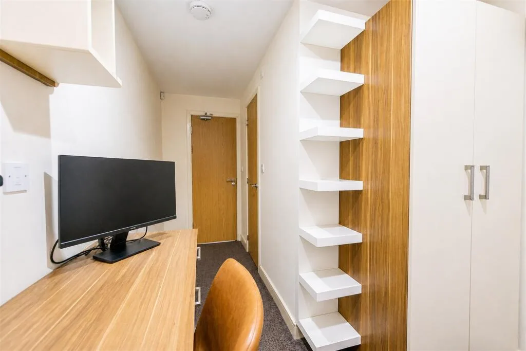 6 bedroom house for rent
