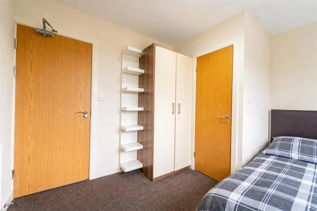 6 bedroom house for rent