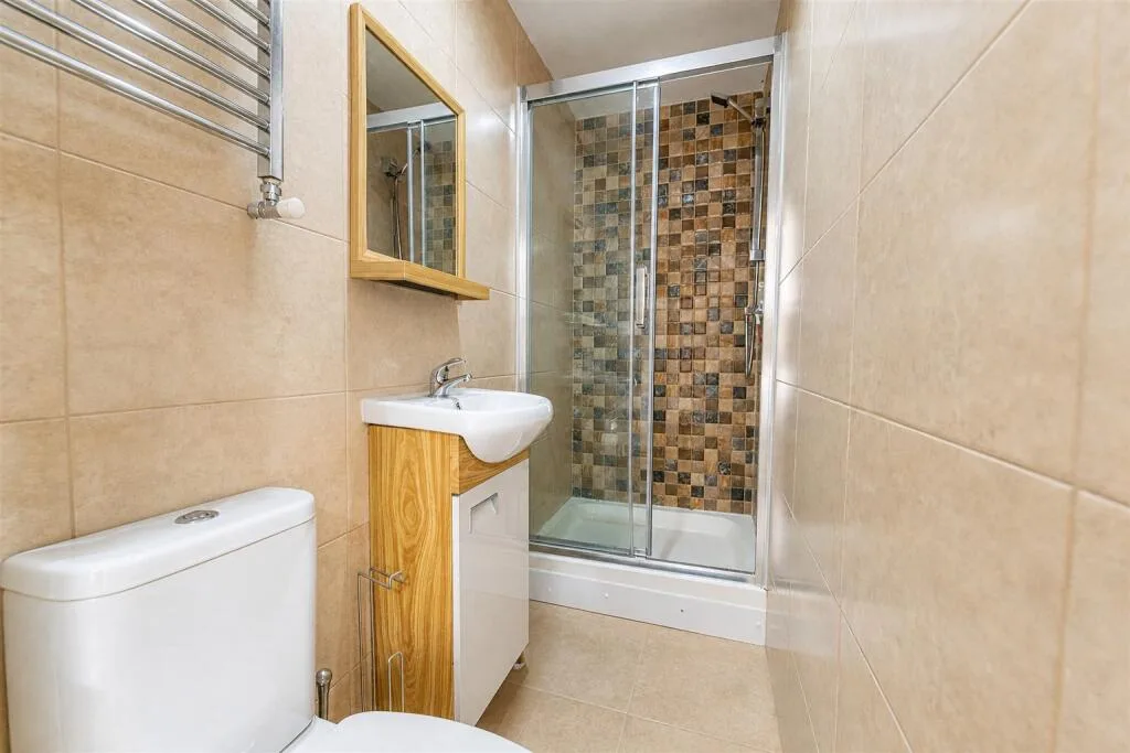 6 bedroom house for rent