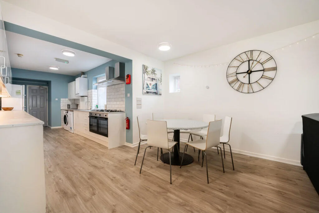 8 bedroom terraced house for rent