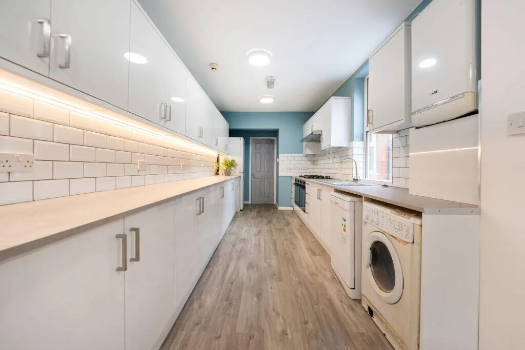 8 bedroom terraced house for rent