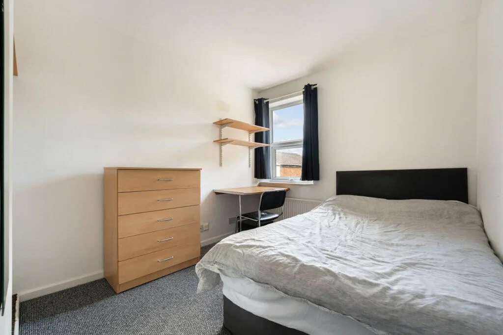 8 bedroom terraced house for rent