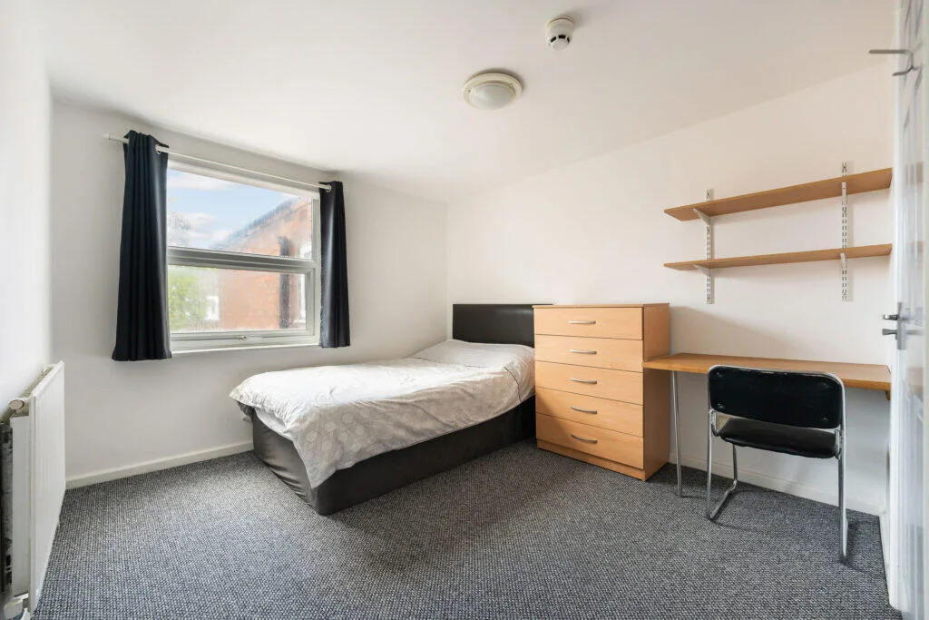 8 bedroom terraced house for rent