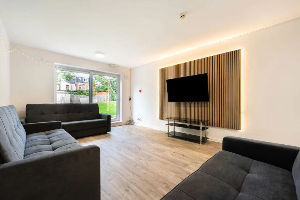 8 bedroom terraced house for rent