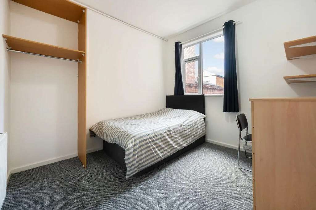 8 bedroom terraced house for rent