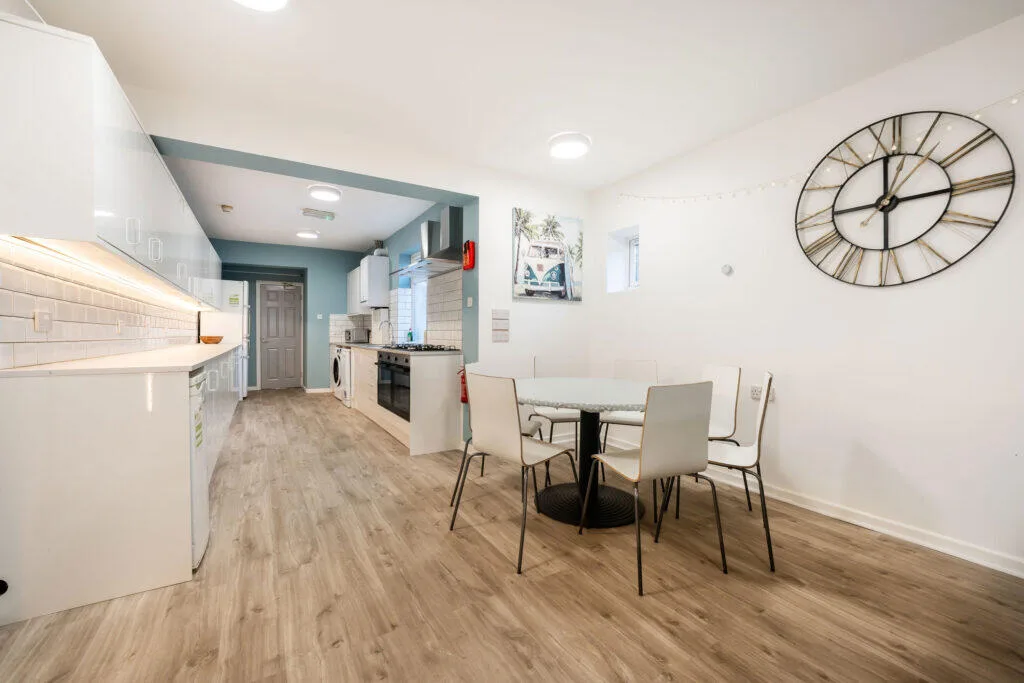 8 bedroom terraced house for rent