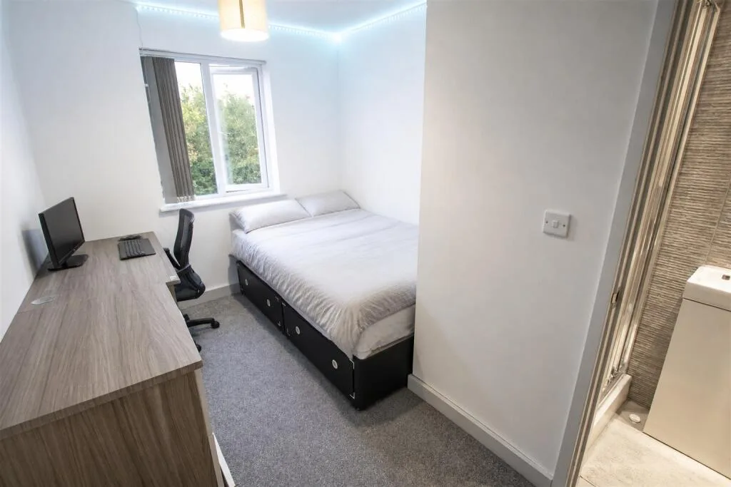 6 bedroom house for rent