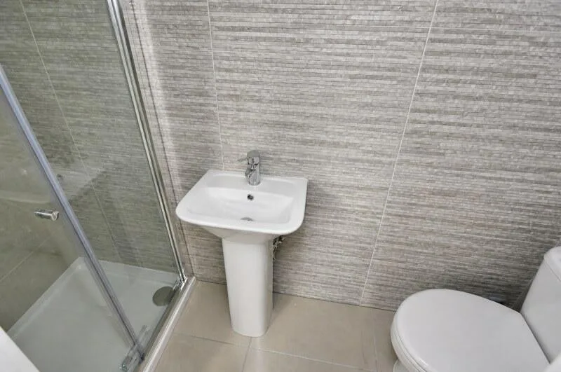 6 bedroom house for rent