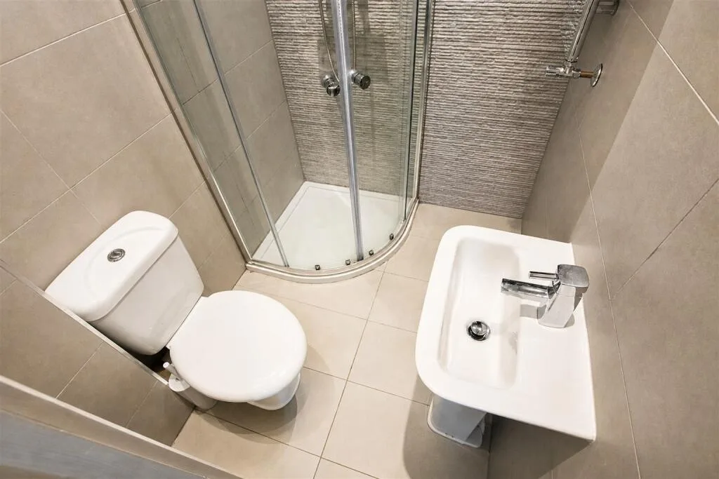 6 bedroom house for rent