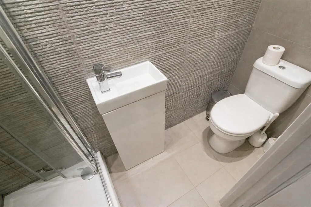 6 bedroom house for rent
