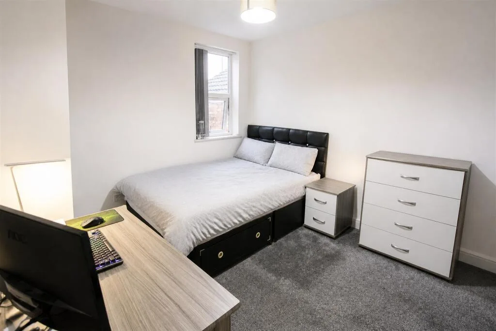 6 bedroom house for rent
