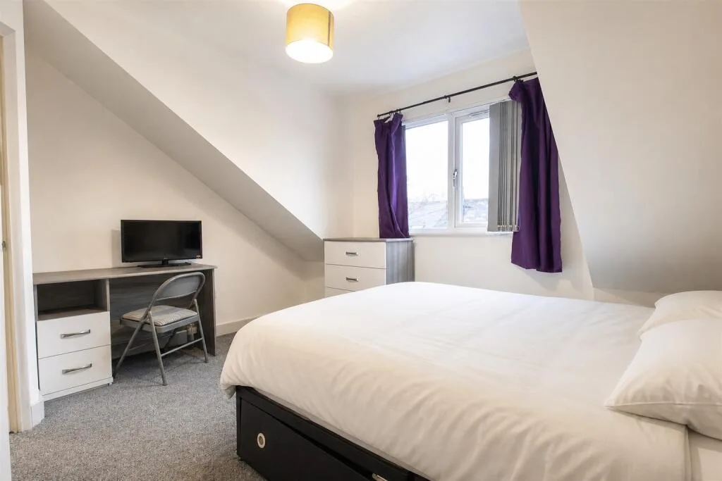 6 bedroom house for rent