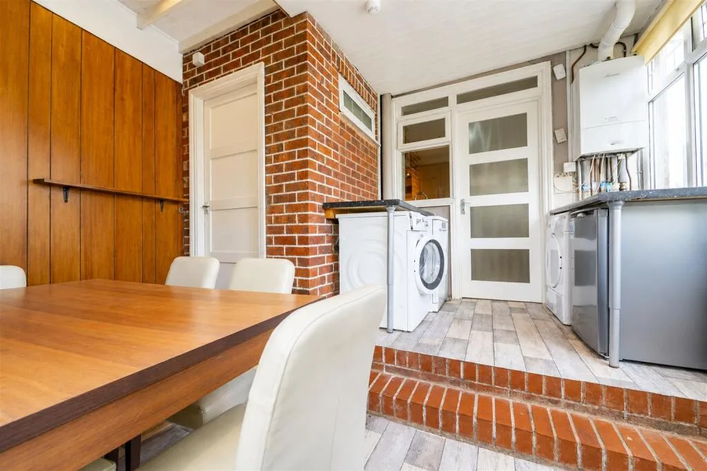 5 bedroom house for rent