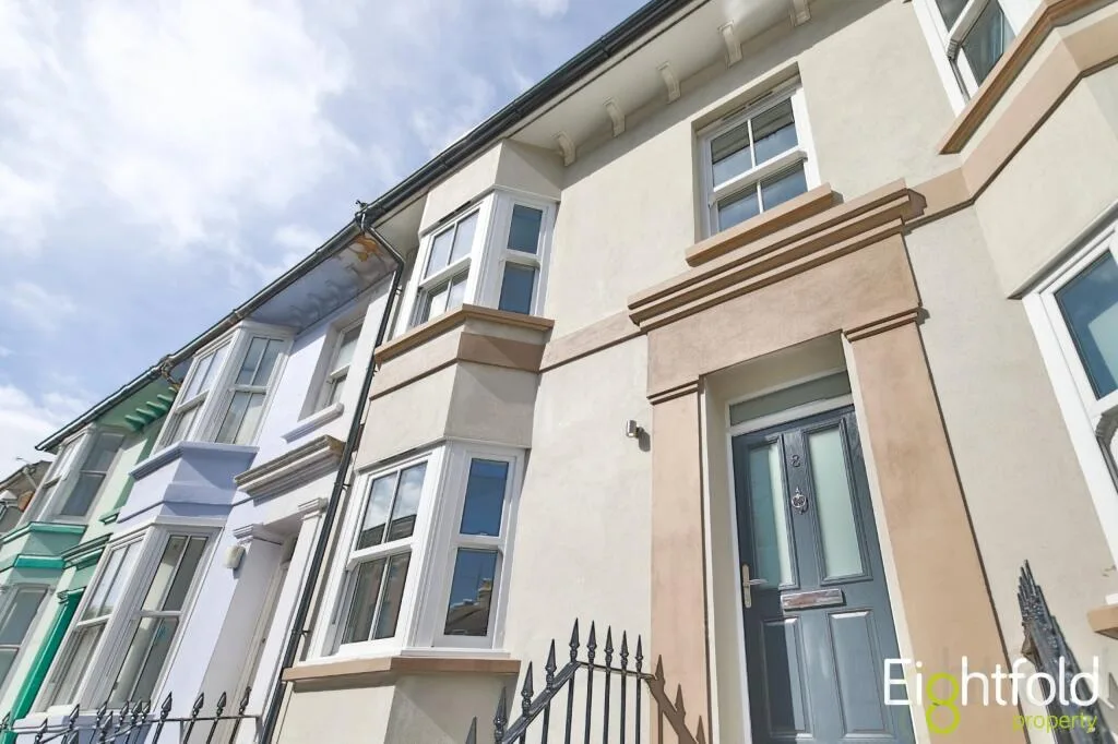 5 bedroom terraced house for rent