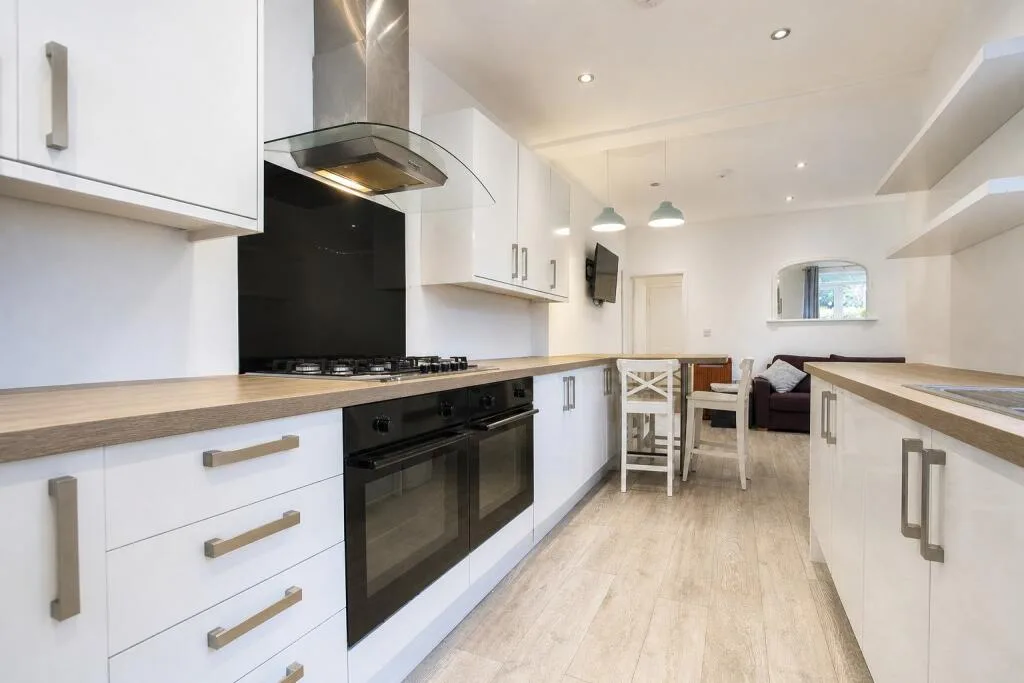 6 bedroom house for rent