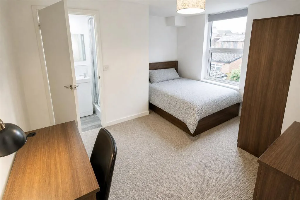 6 bedroom house for rent