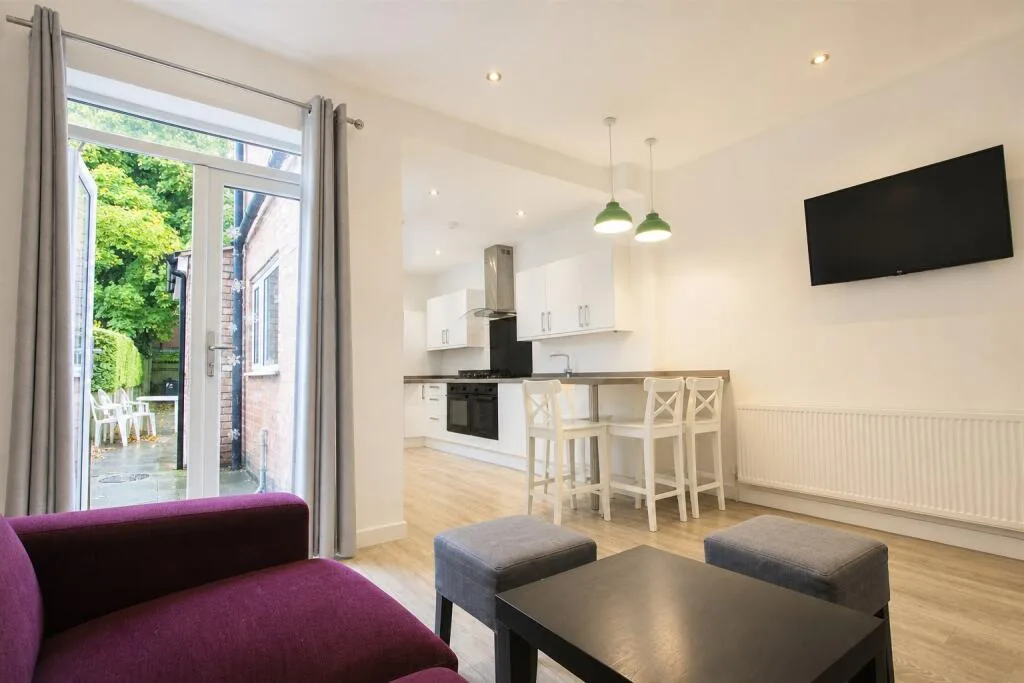 6 bedroom house for rent