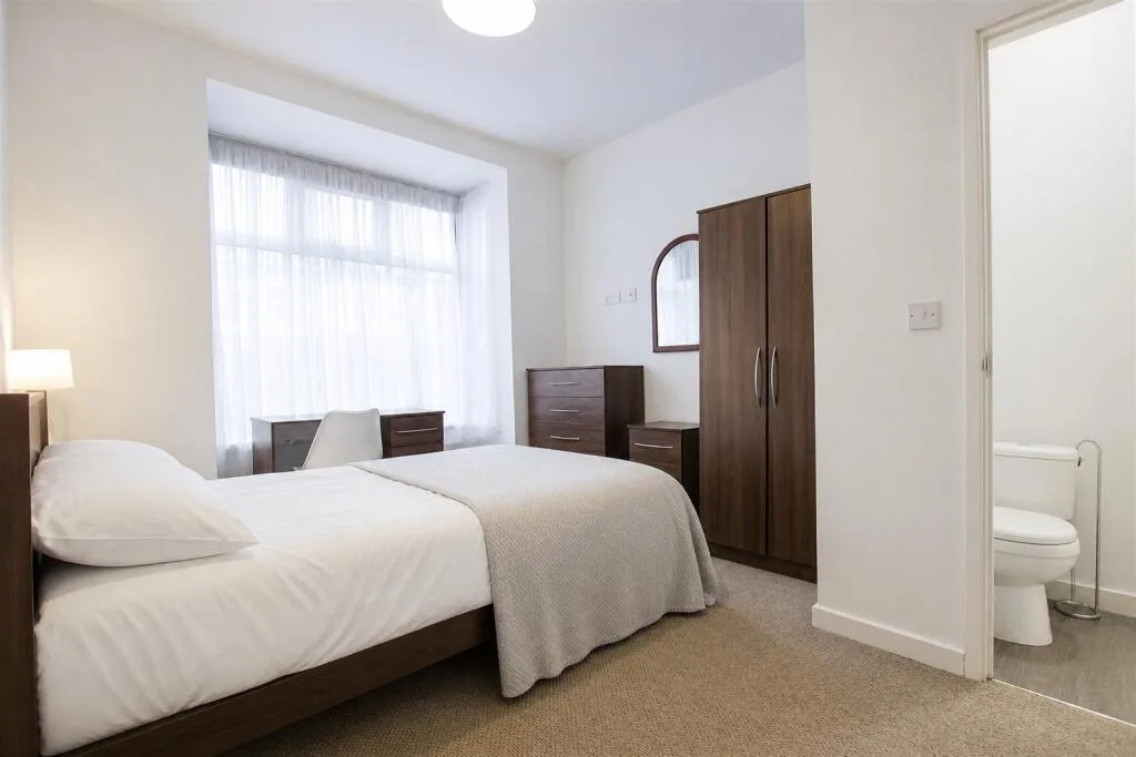 6 bedroom house for rent