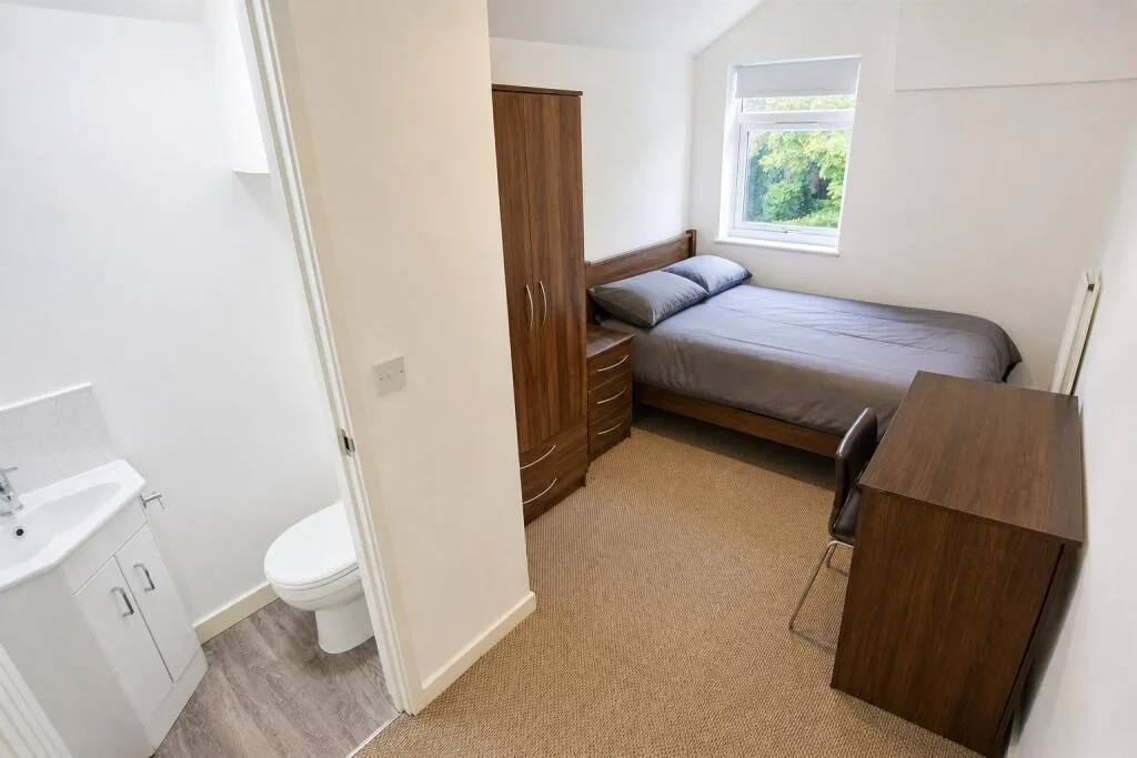 6 bedroom house for rent