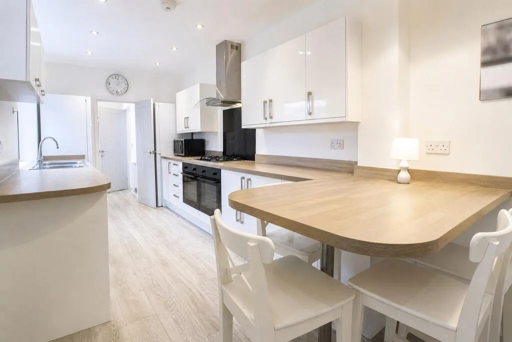 6 bedroom house for rent