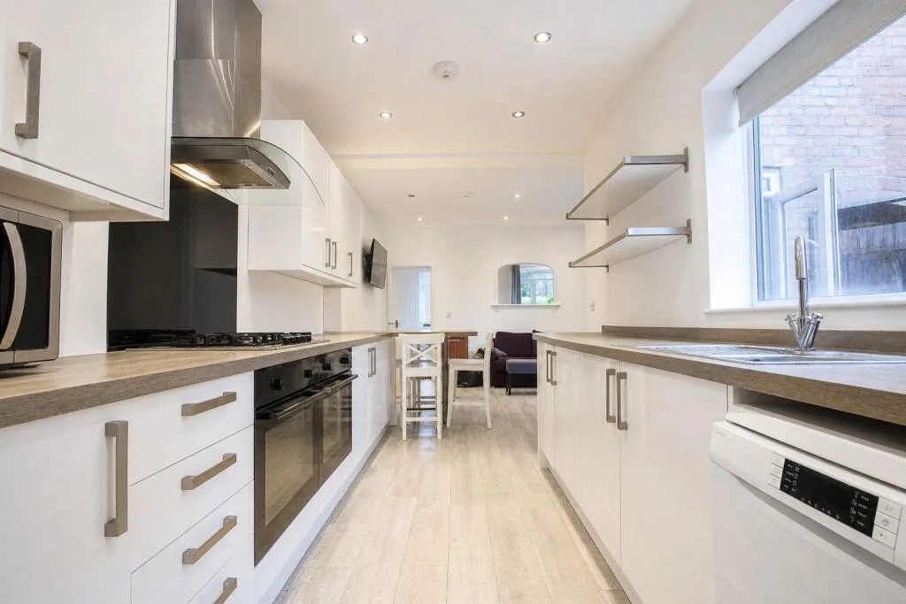 6 bedroom house for rent
