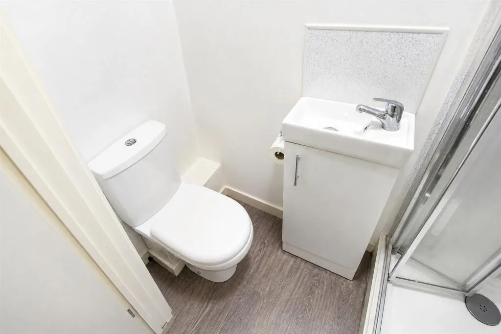 6 bedroom house for rent