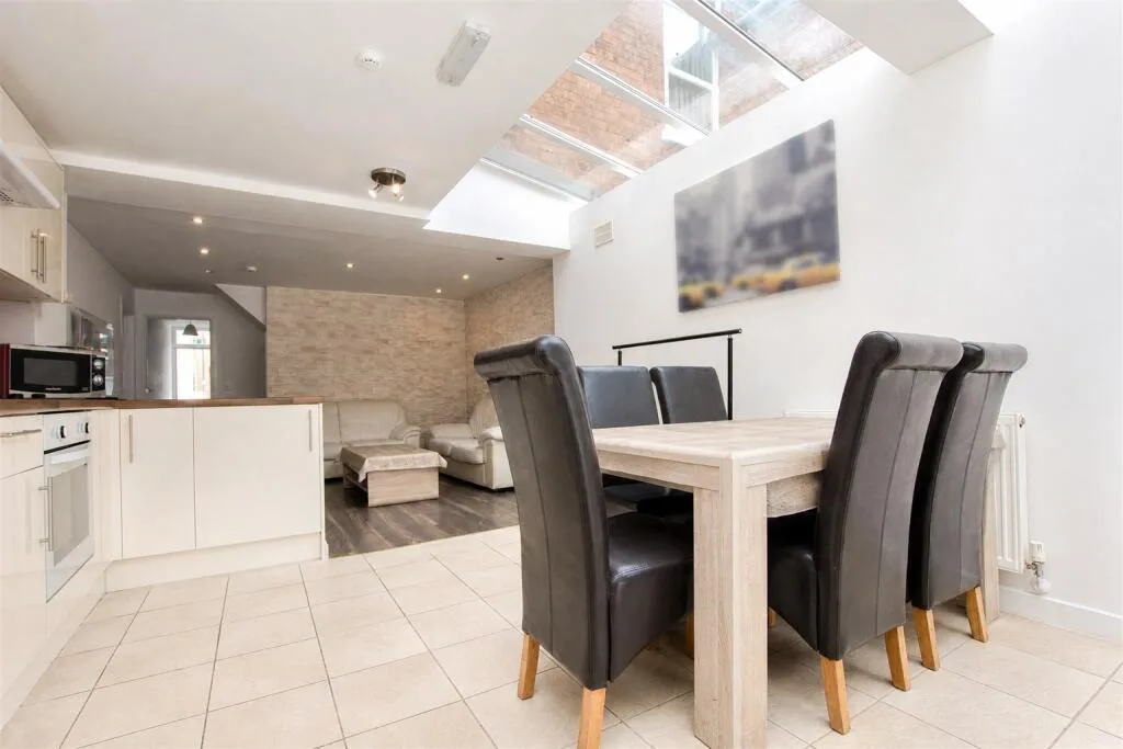 6 bedroom house for rent