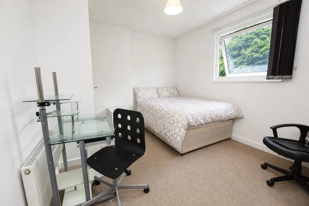 6 bedroom house for rent