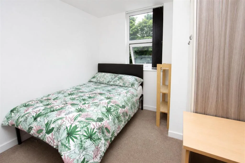 6 bedroom house for rent