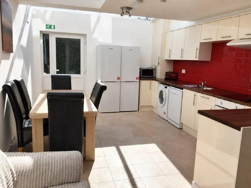 6 bedroom house for rent