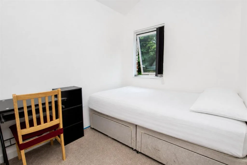 6 bedroom house for rent