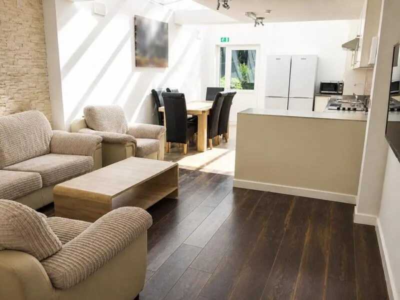 6 bedroom house for rent