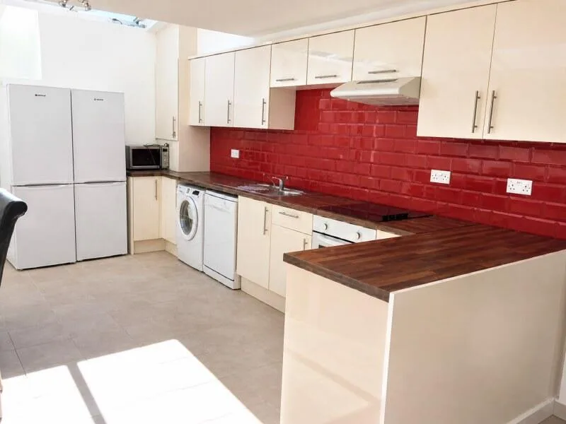 6 bedroom house for rent
