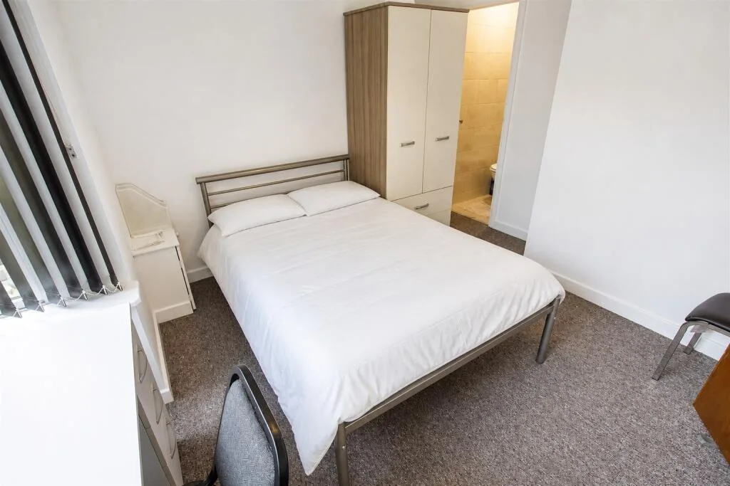 6 bedroom house for rent