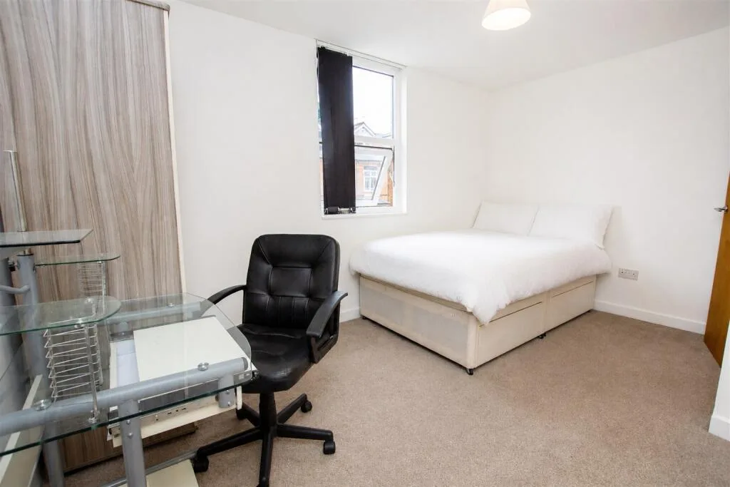 6 bedroom house for rent