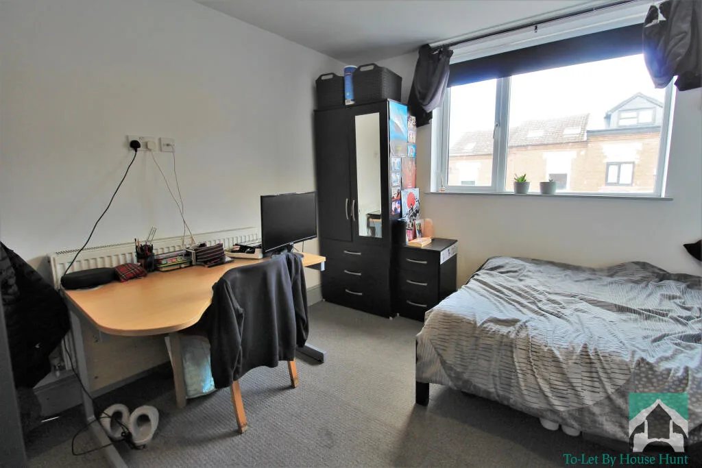8 bedroom terraced house for rent