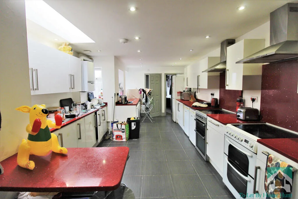 8 bedroom terraced house for rent