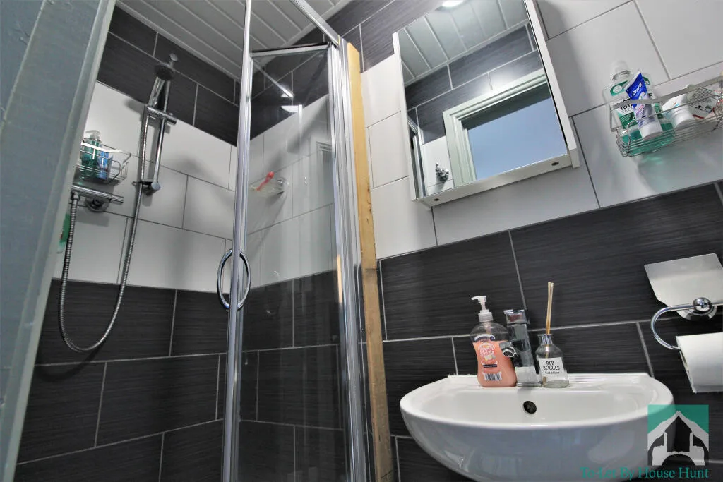 8 bedroom terraced house for rent