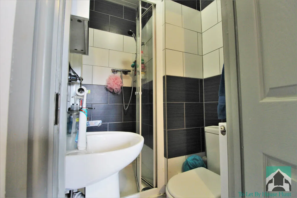8 bedroom terraced house for rent