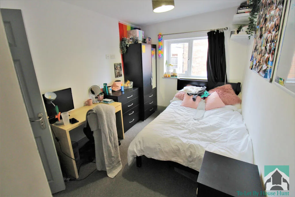 8 bedroom terraced house for rent